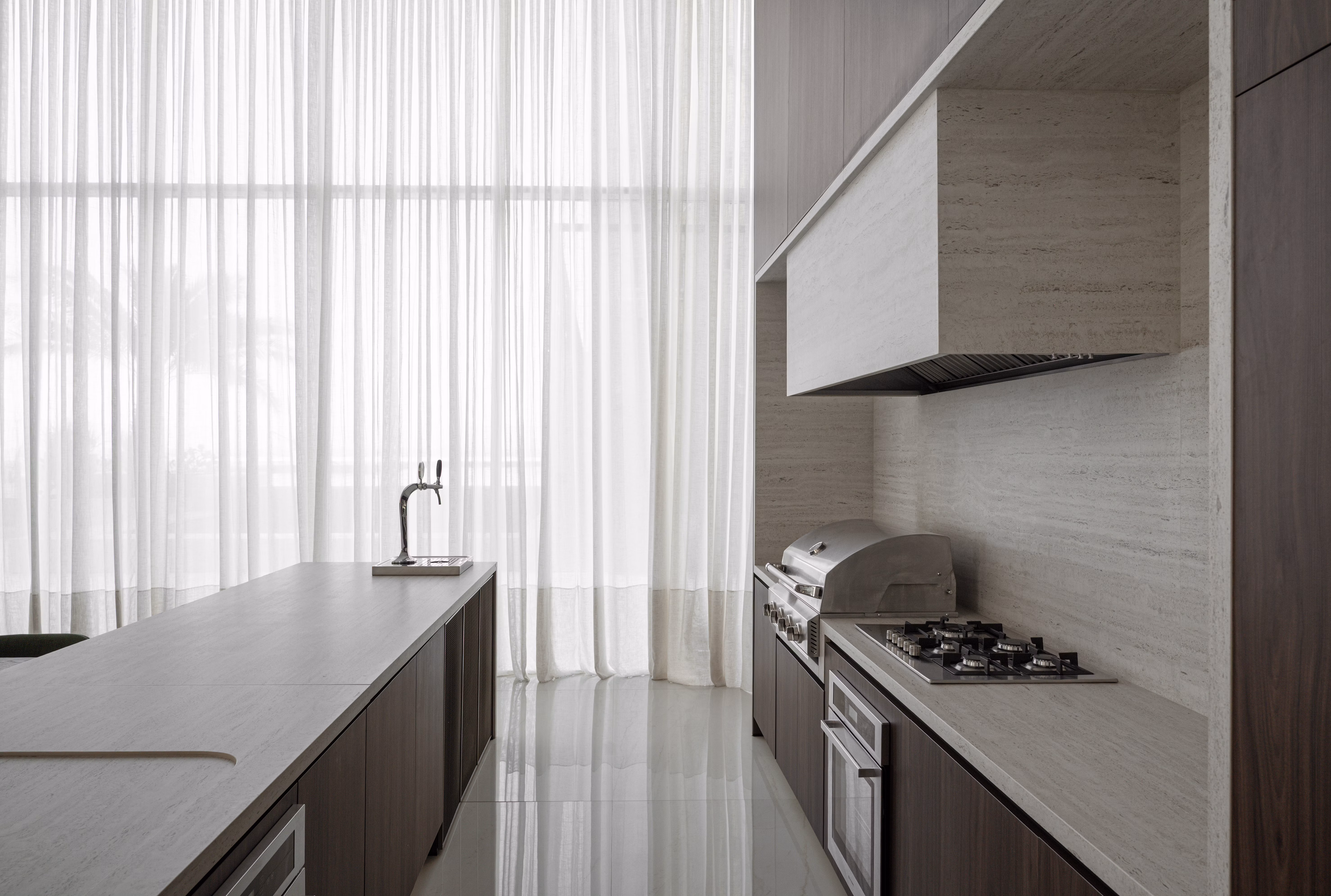 Boreal Tower açık mutfak — Mutfak tezgâhları