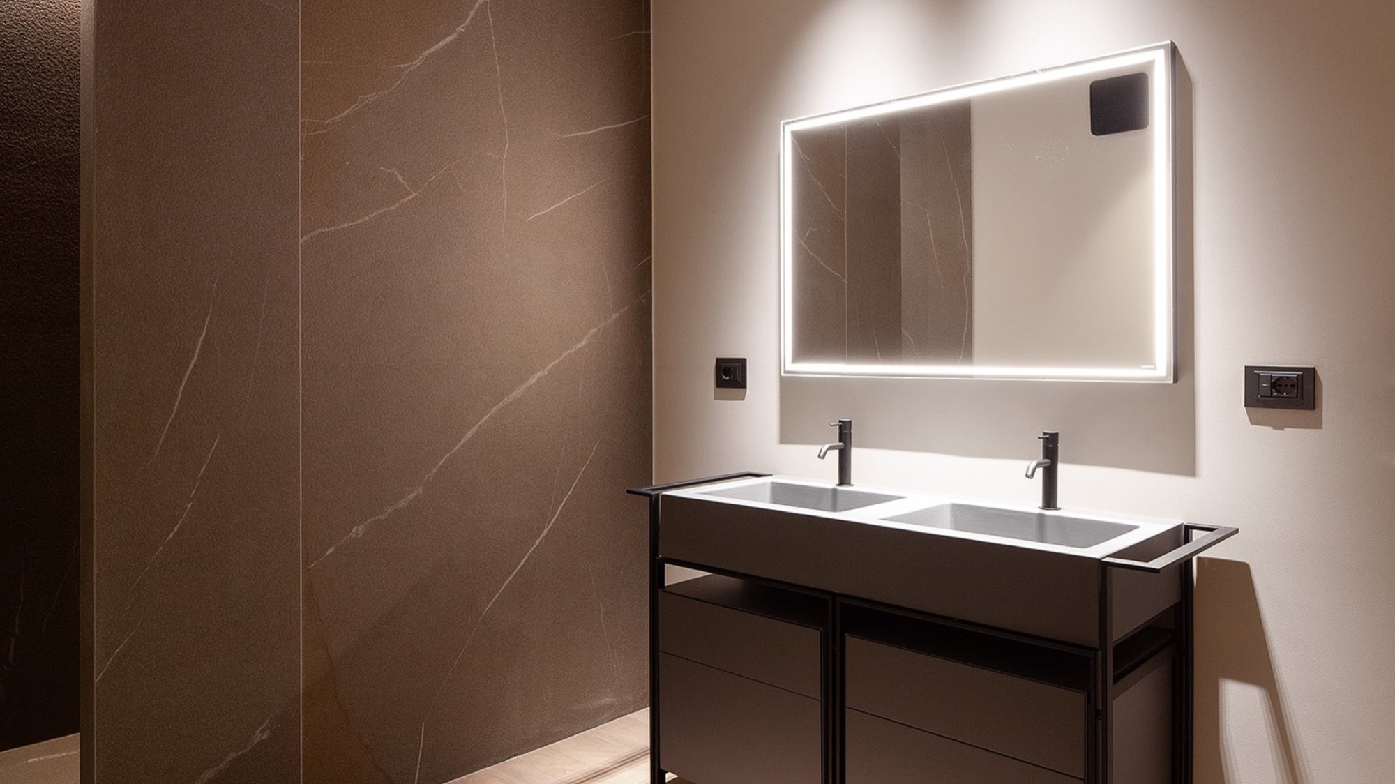 Casa N çift lavabolu banyo — Banyo ve duvar kaplama